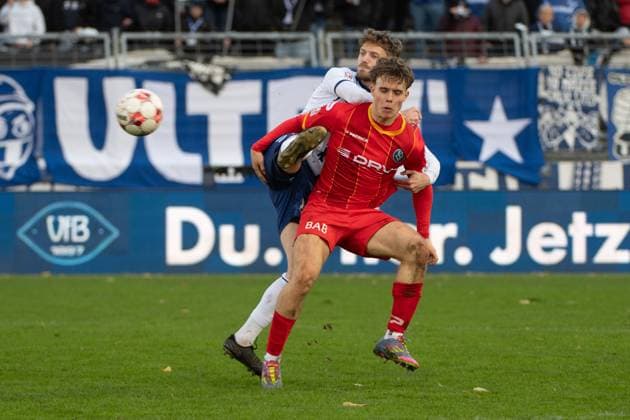 GER, Soccer, RLN, VfB Oldenburg vs Bremer SV 26 10 2025, Marschwegstadion, Oldenburg, GER, RLN, VfB Oldenburg vs Bremer SV, DFL regulations prohibit any use of photographs as image sequences and or quasi video, pictured Joshua DUDOCK Bremer SV 11 Marc SCHRÖDER SCHROEDER VfB Oldenburg 20 nordphotoxgmbhx xRojahn nph00310