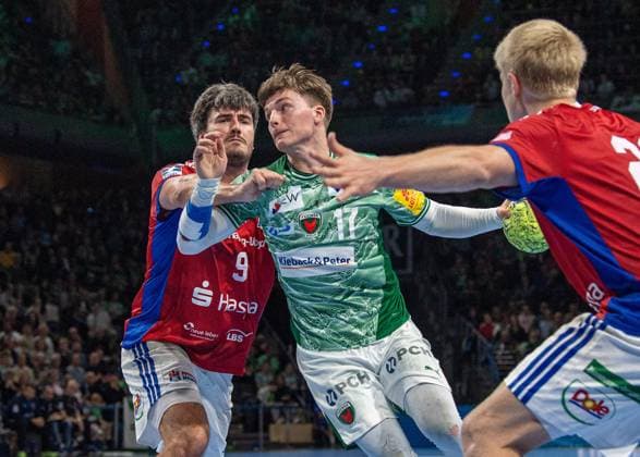 Handball, Men, Season 2025 2026, DAIKIN Handball Bundesliga 10 Matchday , Füchse Berlin HSV Hamburg, f l Jacob Arenth Lassen Hamburg , Nils Lichtlein Füchse Berlin , Frederik Bo Andersen Hamburg , 26 10 2025, Copyright: xSebastianxRäppold MatthiasxKochx