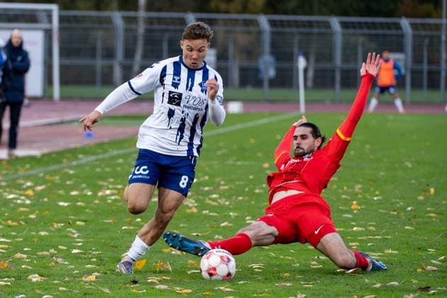 GER, Soccer, RLN, VfB Oldenburg vs Bremer SV 26 10 2025, Marschwegstadion, Oldenburg, GER, RLN, VfB Oldenburg vs Bremer SV, DFL regulations prohibit any use of photographs as image sequences and or quasi video, im Bild Rafael BRAND VfB Oldenburg 8 Ilhan ALTUNTAS Bremer SV 4 nordphotoxgmbhx xRojahn nph00310
