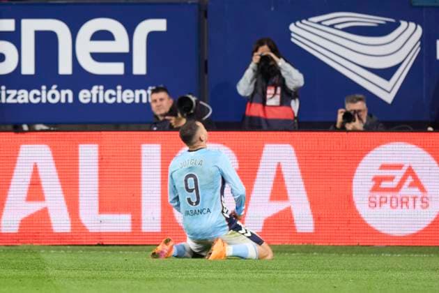 October 26, 2025, Pamplona, Navarra, SPAIN: Ferran Jutgla of RC Celta de Vigo celebrates after scoring the team s first goal during the LaLiga EA Sports match between CA Osasuna and RC Celta de Vigo at El Sadar on October 26, 2025, in Pamplona, Spain. Pamplona SPAIN - ZUMAa181 20251026_zaa_a181_233 Copyright: xRicardoxLarreinax
