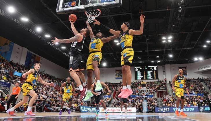 Ludwigsburg , easyCredit Basketball Bundesliga MHP Riesen Ludwigsburg vs ratiopharm Ulm , from left Christopher Ledlum Ulm Keeshawn Kellmann Riesen Brandon Tischler Riesen