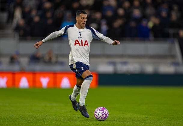 Football - FA Premier League - Everton FC v Tottenham Hotspur FC LIVERPOOL, ENGLAND - Sunday, October 26, 2025: Tottenham Hotspur s Pedro Porro during the FA Premier League match between Everton FC and Tottenham Hotspur FC at Bramley-Moore Dock. (Photo by David Rawcliffe Propaganda) LIVERPOOL Bramley-Moore Dock MERSEYSIDE ENGLAND  Copyright: xDavidxRawcliffex P2025-10-26-Everton_Tottenham-49