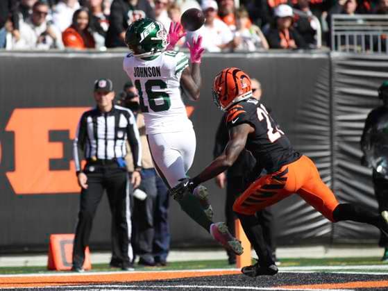 October 26, 2025: New York Jets WR Tyler Johnson catches a first half touchdown during WEEK 8 of the NFL, American Football Herren, USA regular season between the Cincinnati Bengals and the New York Jets in Cincinnati, Ohio. CSM Cincinnati USA - ZUMAc04_ 20251026_zma_c04_032 Copyright: xKevinxSchultzx