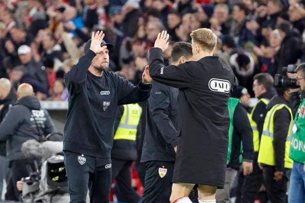 Sebastian Hoeneß, Hoeness VfB Stuttgart, Coach after final whistle , Germany, Football, 1 Bundesliga, 8 Matchday, 2025 2026, VfB Stuttgart vs 1 FSV Mainz 05, 26 10 2025, MHP Arena, Stuttgart, Germany Stuttgart MHP Arena Baden Württemberg Germany Copyright: xGrantxHubbsx