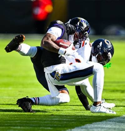Baltimore Ravens wide receiver Zay Flowers (4) make a first down catch in front of Chicago Bears defensive back Jaylon Jones (33) during the second quarter at M&T Bank Stadium in Baltimore, Maryland, on Sunday, October 26, 2025.  BAL20251026108 DAVIDxTULIS