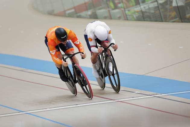 2025 Tissot UCI Track World Championships Picture by Alex Whitehead SWpix.com - 26 10 2025 - Cycling - 2025 Tissot UCI Track World Championships - Velodromo PenalolÃ n, Santiago, Chile - Men s Sprint - Final for Gold - Harrie Lavreysen (Netherlands), Matthew Richardson (Great Britain) Copyright: x xSWpix.comx(t axPhotographyxHubxLtd)xAlexxWhitehead SWpix.comx SWP-3030-11890