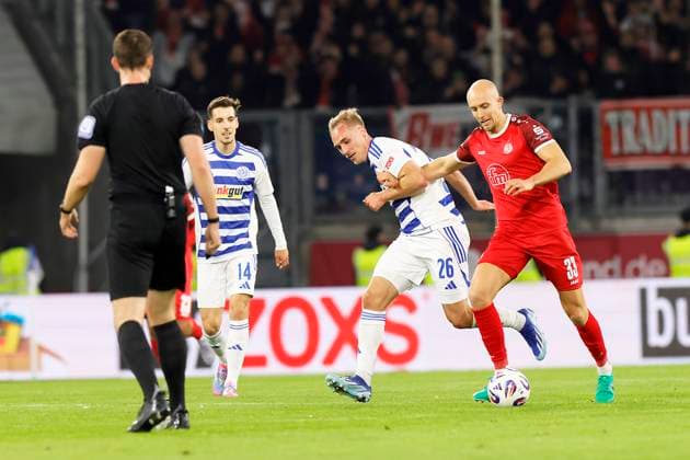 Soccer 3 Liga, Matchday 12, Season 2025 2026, MSV Duisburg Rot Weiss Essen on 26 10 2025 at the Schauinsland Reisen Arena in Duisburg Tobias Kraulich Rot Weiss Essen