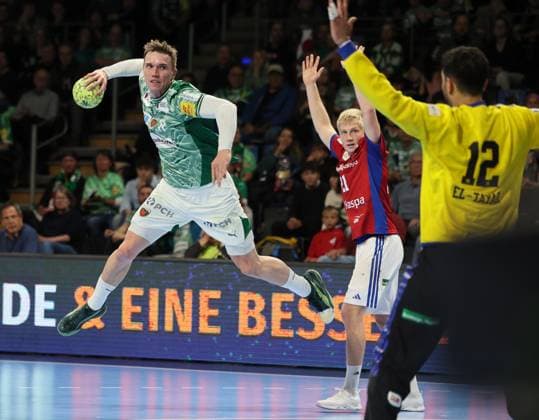 GER HBL Season 2025 2026 FÜCHSE Berlin vs HSV Hamburg, 26 10 25, Max Schmeling Halle, Berlin, Lasse Bredekjaer ANDERSSON Füchse Berlin 11 , Mohamed EL TAYAR HSV Hamburg 12