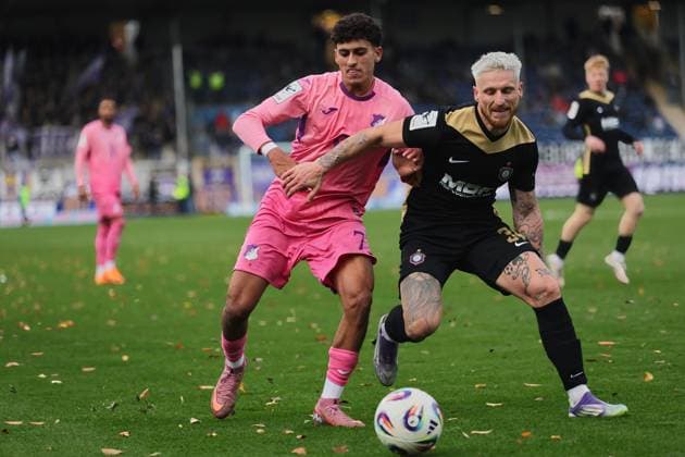 v li in duel, Ayoube Amaimouni Echghouyab TSG Hoffenheim II, 7 , Marvin Stefaniak VfB Stuttgart II, 34 GER, TSG 1899 Hoffenheim II vs FC Erzgebirge Aue, Football, 3 Liga, Matchday 12, Season 2025 2026, 26 10 2025 DFL DFB REGULATIONS PROHIBIT ANY USE OF PHOTOGRAPHS as IMAGE SEQUENCES and or QUASI VIDEO GER,TSG 1899 Hoffenheim II vs FC Erzgebirge Aue, Football, 3 Liga, Matchday 12, Season 2025 2026, 26 10 2025 Hoffenheim Copyright: xEibner-Pressefoto JoergxHirschx EP_JHH
