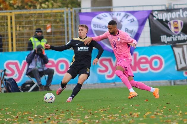 v li in duel, Maximilian Schmid FC Erzgebirge Aue, 39 , Ruben Reisig TSG Hoffenheim II, 17 GER, TSG 1899 Hoffenheim II vs FC Erzgebirge Aue, Football, 3 Liga, Matchday 12, Season 2025 2026, 26 10 2025 DFL DFB REGULATIONS PROHIBIT ANY USE OF PHOTOGRAPHS as IMAGE SEQUENCES and or QUASI VIDEO GER,TSG 1899 Hoffenheim II vs FC Erzgebirge Aue, Football, 3 Liga, Matchday 12, Season 2025 2026, 26 10 2025 Hoffenheim Copyright: xEibner-Pressefoto JoergxHirschx EP_JHH