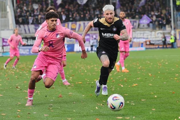 v li in duel, Ayoube Amaimouni Echghouyab TSG Hoffenheim II, 7 , Marvin Stefaniak VfB Stuttgart II, 34 GER, TSG 1899 Hoffenheim II vs FC Erzgebirge Aue, Football, 3 Liga, Matchday 12, Season 2025 2026, 26 10 2025 DFL DFB REGULATIONS PROHIBIT ANY USE OF PHOTOGRAPHS as IMAGE SEQUENCES and or QUASI VIDEO GER,TSG 1899 Hoffenheim II vs FC Erzgebirge Aue, Football, 3 Liga, Matchday 12, Season 2025 2026, 26 10 2025 Hoffenheim Copyright: xEibner-Pressefoto JoergxHirschx EP_JHH