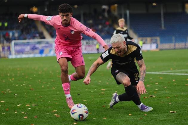 v li in duel, Ayoube Amaimouni Echghouyab TSG Hoffenheim II, 7 , Marvin Stefaniak VfB Stuttgart II, 34 GER, TSG 1899 Hoffenheim II vs FC Erzgebirge Aue, Football, 3 Liga, Matchday 12, Season 2025 2026, 26 10 2025 DFL DFB REGULATIONS PROHIBIT ANY USE OF PHOTOGRAPHS as IMAGE SEQUENCES and or QUASI VIDEO GER,TSG 1899 Hoffenheim II vs FC Erzgebirge Aue, Football, 3 Liga, Matchday 12, Season 2025 2026, 26 10 2025 Hoffenheim Copyright: xEibner-Pressefoto JoergxHirschx EP_JHH