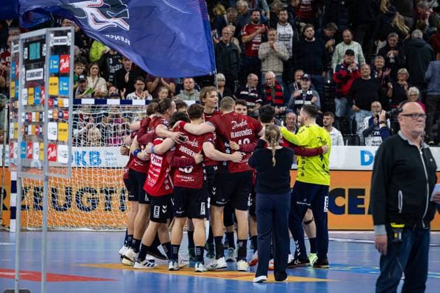 DAIKIN HBL SG Flensburg Handewitt vs HC Erlangen 26 10 25 Cheering after victory Team SG Flensburg Handewitt DAIKIN HBL SG Flensburg Handewitt vs HC Erlangen, GP JOULE Arena on 26 10 25 Copyright: xBEAUTIFULxSPORTS MarioxM.xKobergx