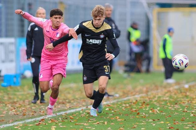 v li in duel, Ayoube Amaimouni Echghouyab TSG Hoffenheim II, 7 , Paul Seidel FC Erzgebirge Aue, 37 GER, TSG 1899 Hoffenheim II vs FC Erzgebirge Aue, Football, 3 Liga, Matchday 12, Season 2025 2026, 26 10 2025 DFL DFB REGULATIONS PROHIBIT ANY USE OF PHOTOGRAPHS as IMAGE SEQUENCES and or QUASI VIDEO GER,TSG 1899 Hoffenheim II vs FC Erzgebirge Aue, Football, 3 Liga, Matchday 12, Season 2025 2026, 26 10 2025 Hoffenheim Copyright: xEibner-Pressefoto JoergxHirschx EP_JHH
