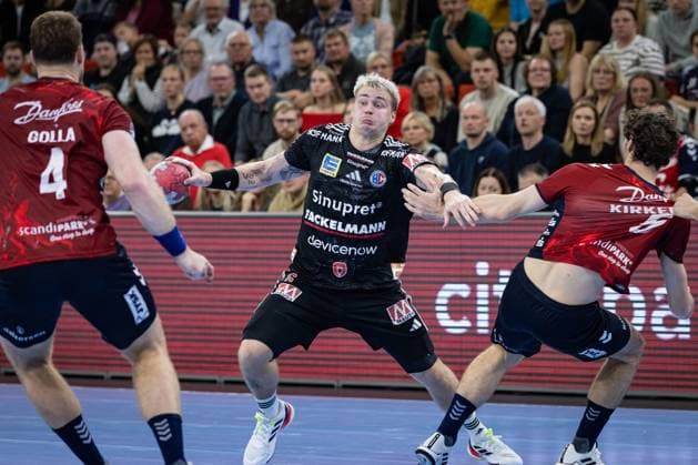 DAIKIN HBL SG Flensburg Handewitt vs HC Erlangen 26 10 25 Johannes Golla Nr 04, SG Flensburg Handewitt and Niclas Kirkeløkke Nr 05, SG Flensburg Handewitt vs Marek Nissen Nr 06, HC Erlangen DAIKIN HBL SG Flensburg Handewitt vs HC Erlangen, GP JOULE Arena on 26 10 25 Copyright: xBEAUTIFULxSPORTS MarioxM.xKobergx