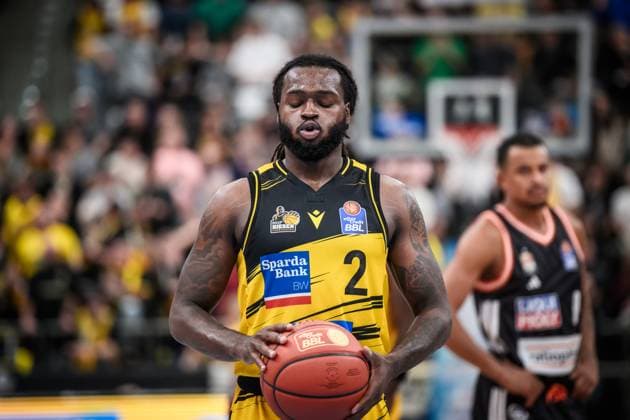 Tray Buchanan MHP RIESEN Ludwigsburg, 02 full concentration before free throw GER, MHP Riesen Ludwigsburg vs ratiopharm Ulm, easycredit BBL, Basketball, Bundesliga, Matchday 5, Season 2025 2026, 26 10 2025 GER, MHP Riesen Ludwigsburg vs ratiopharm Ulm, easycredit BBL, Basketball, Bundesliga, Matchday 5, Season 2025 2026, 26 10 2025 Ludwigsburg Copyright: xSandyxDinkelackerx EP_SDR