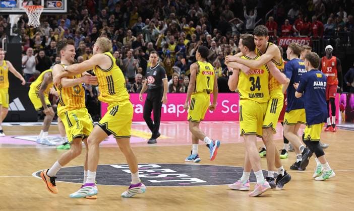Alba team cheers after the end of the game Joy Emotion Cheers Sport Basketball BBL Bundesliga Men 5 Matchday Season 2025 2026 26 10 2025 ALBA Berlin vs Bayern Munich