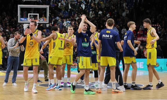 Alba team cheers after the end of the game Joy Emotion Cheers Sport Basketball BBL Bundesliga Men 5 Matchday Season 2025 2026 26 10 2025 ALBA Berlin vs Bayern Munich