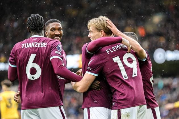 Zian Flemming (19 Burnley) celebrates after scoring during the Premier League football match between Wolverhampton Wanderers and Burnley at Molineux stadium in Wolverhampton, England Copyright: xNataliexMincher SPPx Sportspressphoto_SPR52005
