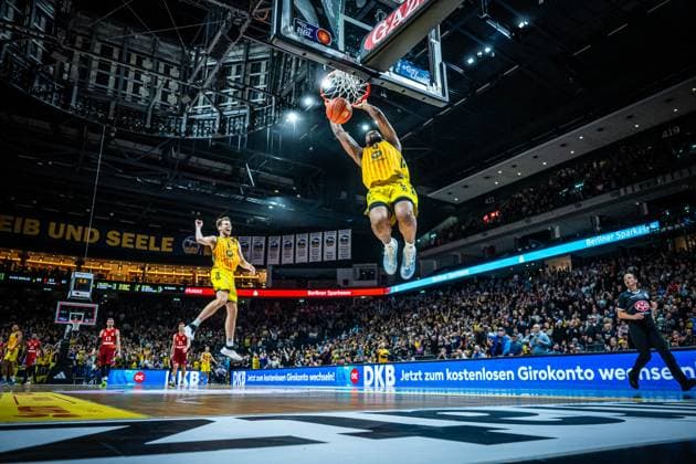 Basketball Berlin 26 10 2025 Season 2025 2026 easyCredit BBL 1 Bundesliga Men, Men Alba Berlin FC Bayern Munich Basketball J wan Roberts Alba Berlin, No 13 Malte Delow Alba Berlin, No 06 Jubel