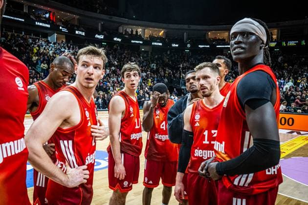 Basketball Berlin 26 10 2025 Season 2025 2026 easyCredit BBL 1 Bundesliga Men, Men Alba Berlin FC Bayern Munich Basketball niederggeschlagene Bayern