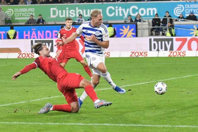 Florian Krüger Krueger Duisburg 26 scores the goal for 1 0 26 10 2025 Soccer MSV Duisburg vs Rot Weiss Essen, Schauinsland Reisen Arena, Duisburg, DFB DFL REGULATIONS PROHIBIT ANY USE OF PHOTOGRAPHS AS IMAGE SEQUENCES AND OR QUASI VIDEO Copyright: xpepphotox xSaschaxWeizx pep00321, pep_20251026_hm_26054