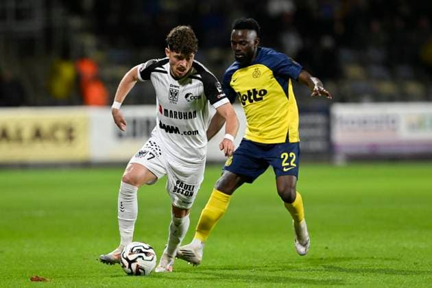 Royale Union Saint-Gilloise v Sint-Truidense VV - Jupiler Pro League BRUSSELS, BELGIUM - OCTOBER 26 : Muja Arbnor forward of Sint-Truiden and Niang Ousseynou midfielder of Union Saint-Gilloise during the Jupiler Pro League match between Royale Union Saint-Gilloise and Sint-Truidense VV on October 26, 2025 in Brussels, Belgium, 26 10 2025 Brussels Belgium  Copyright: xDhax
