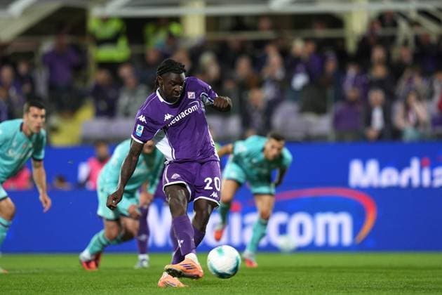 Fiorentina s Moise Kean goal 2-2 during the Serie A soccer match between Fiorentina and Bologna at the Artemio Franchi Stadium in Florence, north Italy - Sunday, October 26, 2025 -  Copyright: xMassimoxPaolone LaPressex