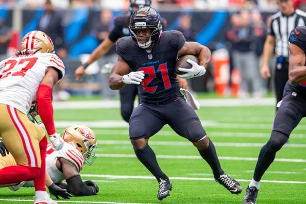 October 26, 2025: Houston Texans running back Nick Chubb (21) carries the ball during a game between the San Francisco 49ers and the Houston Texans in Houston, TX. .. CSM USA - ZUMAc04_ 20251026_faf_c04_020 Copyright: xTraskxSmithx