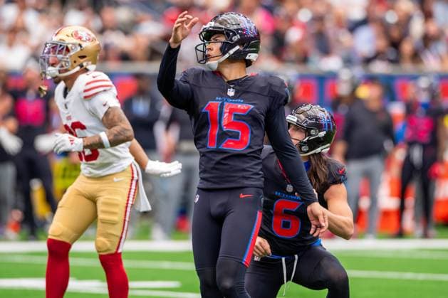 October 26, 2025: Houston Texans place kicker Ka imi Fairbairn (15) kicks a field goal during a game between the San Francisco 49ers and the Houston Texans in Houston, TX. .. CSM USA - ZUMAc04_ 20251026_faf_c04_024 Copyright: xTraskxSmithx