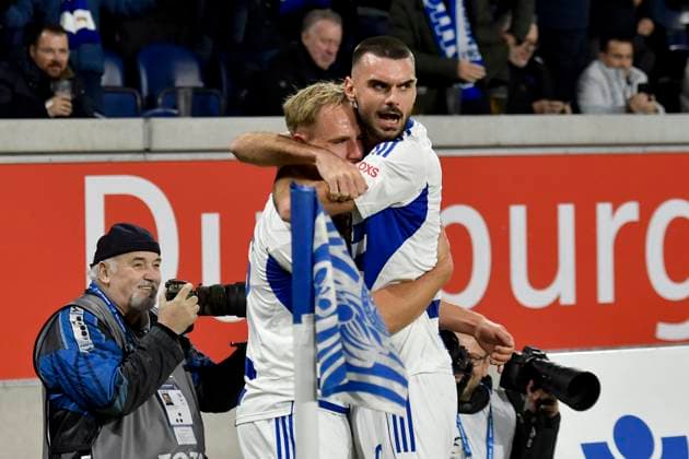 Florian Krüger Krueger Duisburg 26 cheers after scoring the 1 0 goal with the team 26 10 2025 Soccer MSV Duisburg vs Rot Weiss Essen, Schauinsland Reisen Arena, Duisburg, DFB DFL REGULATIONS PROHIBIT ANY USE OF PHOTOGRAPHS AS IMAGE SEQUENCES AND OR QUASI VIDEO Copyright: xpepphotox xSaschaxWeizx pep00321, pep_20251026_hm_26123