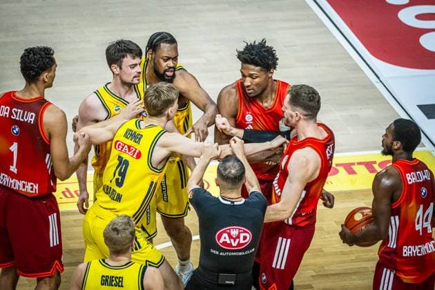 Basketball Berlin 26 10 2025 Season 2025 2026 easyCredit BBL 1 Bundesliga Men, Men Alba Berlin FC Bayern Munich Basketball Jonas Mattisseck Alba Berlin, No 09 Andreas Obst Munich, No 13 Streit