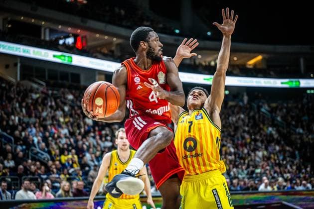 Basketball Berlin 26 10 2025 Season 2025 2026 easyCredit BBL 1 Bundesliga Men, Men Alba Berlin FC Bayern Munich Basketball Kamar Baldwin Munich, No 44 Jack Kayil Alba Berlin, No 07