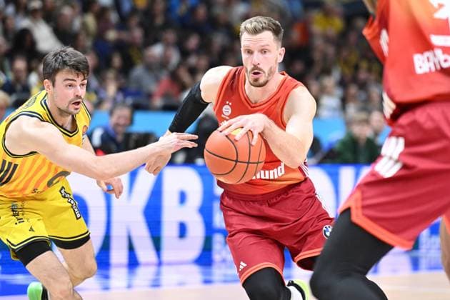 Andreas Obst FC Bayern Muenchen, 13 GER, Alba Berlin vs FC Bayern Muenchen, Basketball, easyCredit Basketball League, Season 2025 2026, Matchday 5, 26 10 2025 GER, Alba Berlin vs FC Bayern Muenchen, Basketball, easyCredit Basketball League, Season 2025 2026, Matchday 5, 26 10 2025 Berlin Copyright: xEibner-Pressefoto RyanxSleimanx EP_RSN