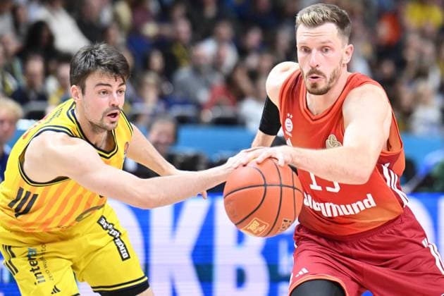 Andreas Obst FC Bayern Muenchen, 13 GER, Alba Berlin vs FC Bayern Muenchen, Basketball, easyCredit Basketball League, Season 2025 2026, Matchday 5, 26 10 2025 GER, Alba Berlin vs FC Bayern Muenchen, Basketball, easyCredit Basketball League, Season 2025 2026, Matchday 5, 26 10 2025 Berlin Copyright: xEibner-Pressefoto RyanxSleimanx EP_RSN
