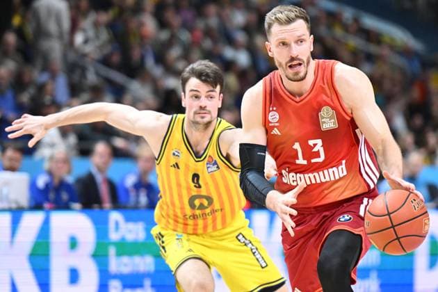Andreas Obst FC Bayern Muenchen, 13 GER, Alba Berlin vs FC Bayern Muenchen, Basketball, easyCredit Basketball League, Season 2025 2026, Matchday 5, 26 10 2025 GER, Alba Berlin vs FC Bayern Muenchen, Basketball, easyCredit Basketball League, Season 2025 2026, Matchday 5, 26 10 2025 Berlin Copyright: xEibner-Pressefoto RyanxSleimanx EP_RSN