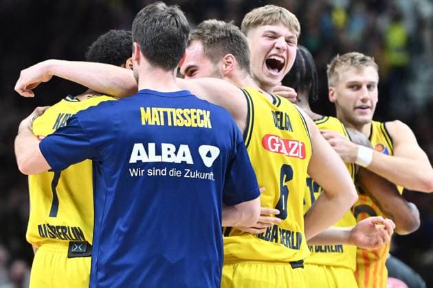 The ALBA Berlin team GER, Alba Berlin vs FC Bayern Muenchen, Basketball, easyCredit Basketball League, Season 2025 2026, Matchday 5, 26 10 2025 GER, Alba Berlin vs FC Bayern Muenchen, Basketball, easyCredit Basketball League, Season 2025 2026, Matchday 5, 26 10 2025 Berlin Copyright: xEibner-Pressefoto RyanxSleimanx EP_RSN