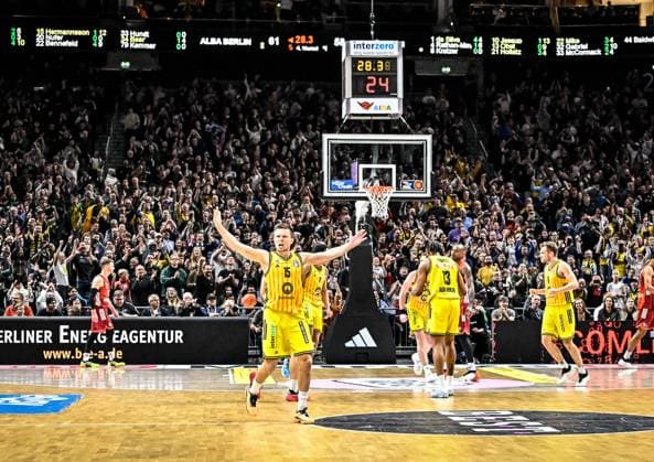 26 10 2025, xlakx, Basketball BBL Bundesliga, Alba Berlin FC Bayern Munich Basketball v l Martin Hermannsson Alba Berlin cheering about the victory, cheering after the end of the game Berlin Daniel Lakomski