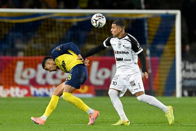 Royale Union Saint-Gilloise v Sint-Truidense VV - Jupiler Pro League BRUSSELS, BELGIUM - OCTOBER 26 : Khalaili Anan midfielder of Union Saint-Gilloise and Sebaoui Ilias forward of Sint-Truiden during the Jupiler Pro League match between Royale Union Saint-Gilloise and Sint-Truidense VV on October 26, 2025 in Brussels, Belgium, 26 10 2025 Brussels Belgium  Copyright: xDhax