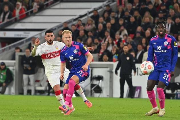 Deniz UNDAV VFB Stuttgart , action,duel against Andreas HANCHE OLSEN 1 FSV Mainz 05 ,re Danny DA COSTA 1 FSV Mainz 05 Soccer 1 Bundesliga Season 2025 2026, 8 Matchday, Matchday08 VfB Stuttgart 1 FSV Mainz 05 2 1 on 26 10 2025 MHP ARENA