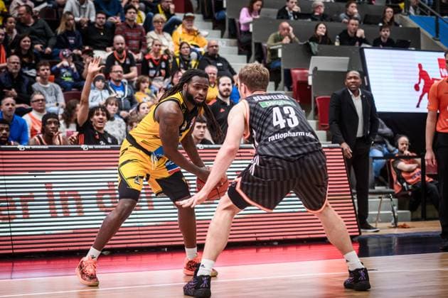 Tray Buchanan MHP RIESEN Ludwigsburg, 02 vs Christian Sengfelder ratiopharm Ulm, 43 GER, MHP Riesen Ludwigsburg vs ratiopharm Ulm, easycredit BBL, Basketball, Bundesliga, Matchday 5, Season 2025 2026, 26 10 2025 GER, MHP Riesen Ludwigsburg vs ratiopharm Ulm, easycredit BBL, Basketball, Bundesliga, Matchday 5, Season 2025 2026, 26 10 2025 Ludwigsburg Copyright: xSandyxDinkelackerx EP_SDR