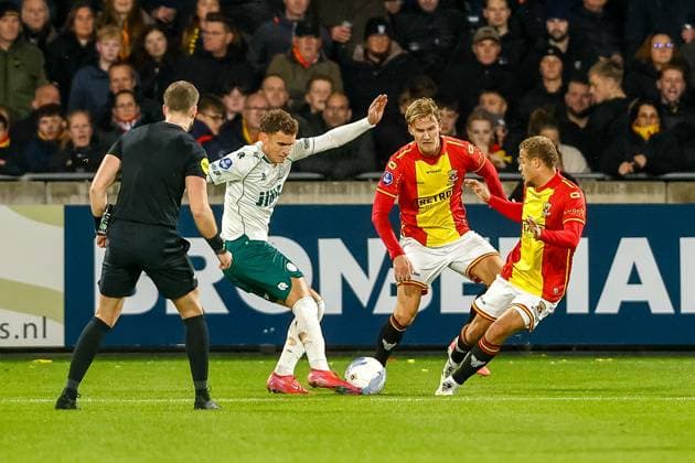 DEVENTER , 26-10-2025 , Stadium De Adelaarshorst , season 2025 2026 , Dutch Eredivisie football . match between Go Ahead Eagles and Excelsior Rotterdam, Picture shows GA Eagles player Kenzo Goudmijn vs Excelsior player Stefan Mitrovic Go Ahead Eagles - Excelsior  x31706718x Copyright: