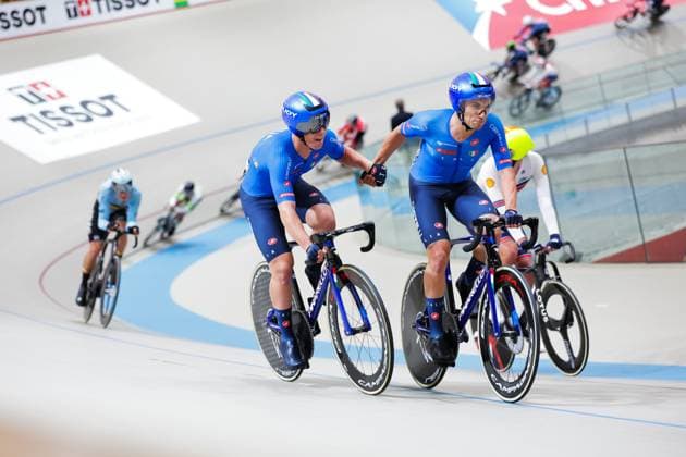2025 Tissot UCI Track World Championships Picture by Alex Whitehead SWpix.com - 26 10 2025 - Cycling - 2025 Tissot UCI Track World Championships - Velodromo PenalolÃ n, Santiago, Chile - Men s Madison - Juan David Sierra (Italy) and Davide Stella (Italy) Copyright: x xSWpix.comx(t axPhotographyxHubxLtd)xAlexxWhitehead SWpix.comx SWP-3030-11991