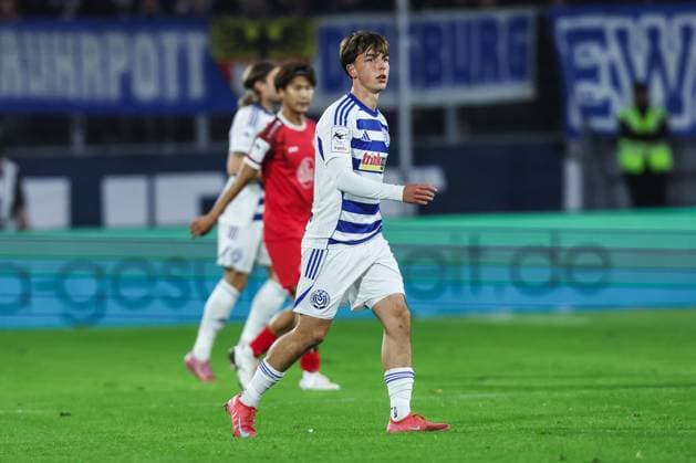 Sports, football, 3 league season 2025 2026 12 matchday MSV Duisburg Rot Weiss Essen 26 10 2025, schauinsland reisen arena Simon Symalla MSV Duisburg, 23 Duisburg schauinsland reisen arena North Rhine-Westphalia Germany