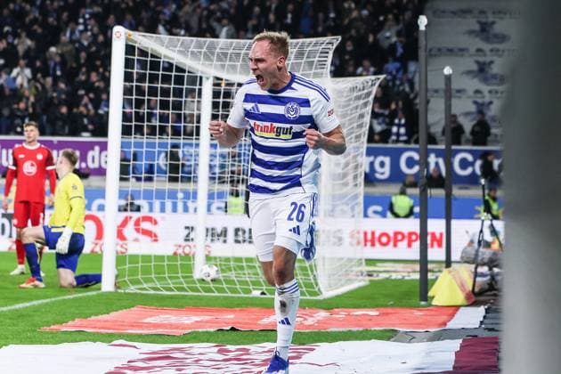 Sports, Football, 3 Liga Season 2025 2026 12 Matchday MSV Duisburg Rot Weiss Essen 26 10 2025, schauinsland reisen arena Goal celebration MSV Duisburg after the goal to 1 0 by Florian Krüger MSV Duisburg, 26 Duisburg schauinsland reisen arena North Rhine-Westphalia Germany