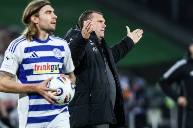sports, football, 3 league season 2025 2026 12 matchday MSV Duisburg Rot Weiss Essen 26 10 2025, schauinsland reisen arena Uwe Koschinat coach, Rot Weiss Essen Duisburg schauinsland reisen arena North Rhine-Westphalia Germany