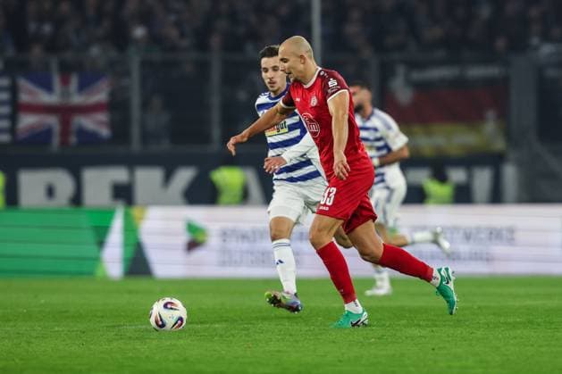 Sports, Football, 3 Liga Season 2025 2026 12 Matchday MSV Duisburg Rot Weiss Essen 26 10 2025, schauinsland reisen arena Tobias Kraulich Rot Weiss Essen, 33 Duisburg schauinsland reisen arena North Rhine-Westphalia Germany