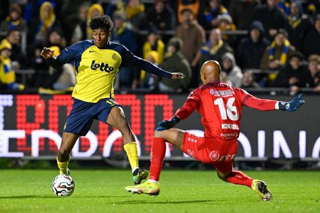 Royale Union Saint-Gilloise v Sint-Truidense VV - Jupiler Pro League BRUSSELS, BELGIUM - OCTOBER 26 : Rodriguez Cortez Kevin Jose forward of Union Saint-Gilloise and Kokubo Leo Brian goalkeeper of Sint-Truiden during the Jupiler Pro League match between Royale Union Saint-Gilloise and Sint-Truidense VV on October 26, 2025 in Brussels, Belgium, 26 10 2025 Brussels Belgium  Copyright: xDhax