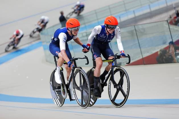 2025 Tissot UCI Track World Championships Picture by Alex Whitehead SWpix.com - 26 10 2025 - Cycling - 2025 Tissot UCI Track World Championships - Velodromo PenalolÃ n, Santiago, Chile - Men s Madison - Oscar Nilsson Julien (France) and Clement Petit (France) Copyright: x xSWpix.comx(t axPhotographyxHubxLtd)xAlexxWhitehead SWpix.comx SWP-3030-12004