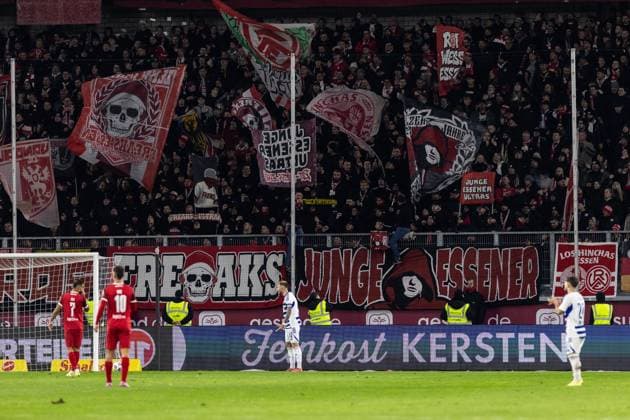 3 Liga MSV Duisburg Rot Weiss Essen 26 10 2025 Fans of Rot Weiss Essen, Ultras 3 Liga MSV Duisburg Rot Weiss Essen Schauinsland Reisen Arena, Duisburg 26 10 2025 DFL regulations prohibit any use of photographs as image sequences and or quasi video Copyright: xBEAUTIFULxSPORTS Buriakovx